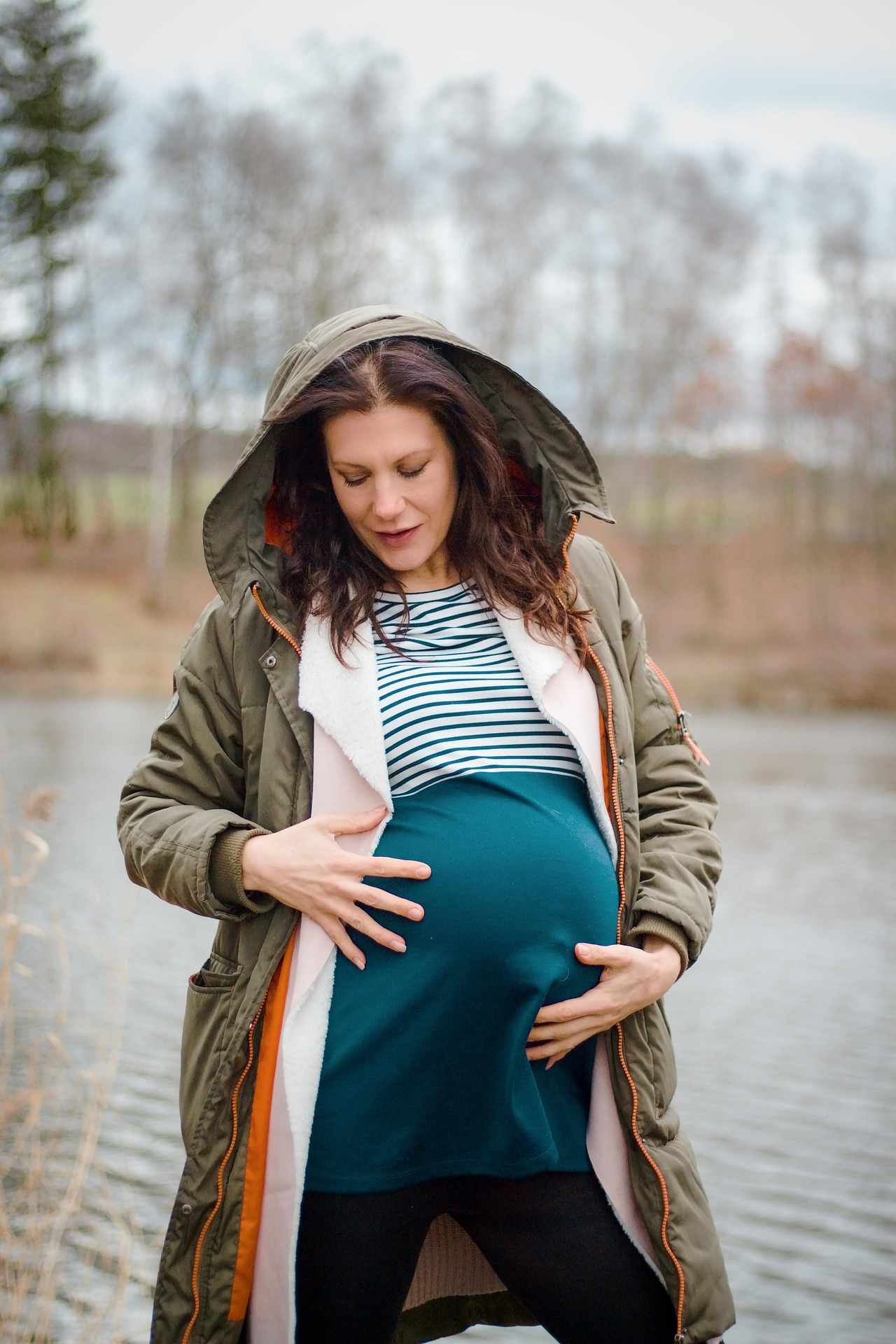 Pregnant & Your Stomach Feels Tight? Here’s Why!